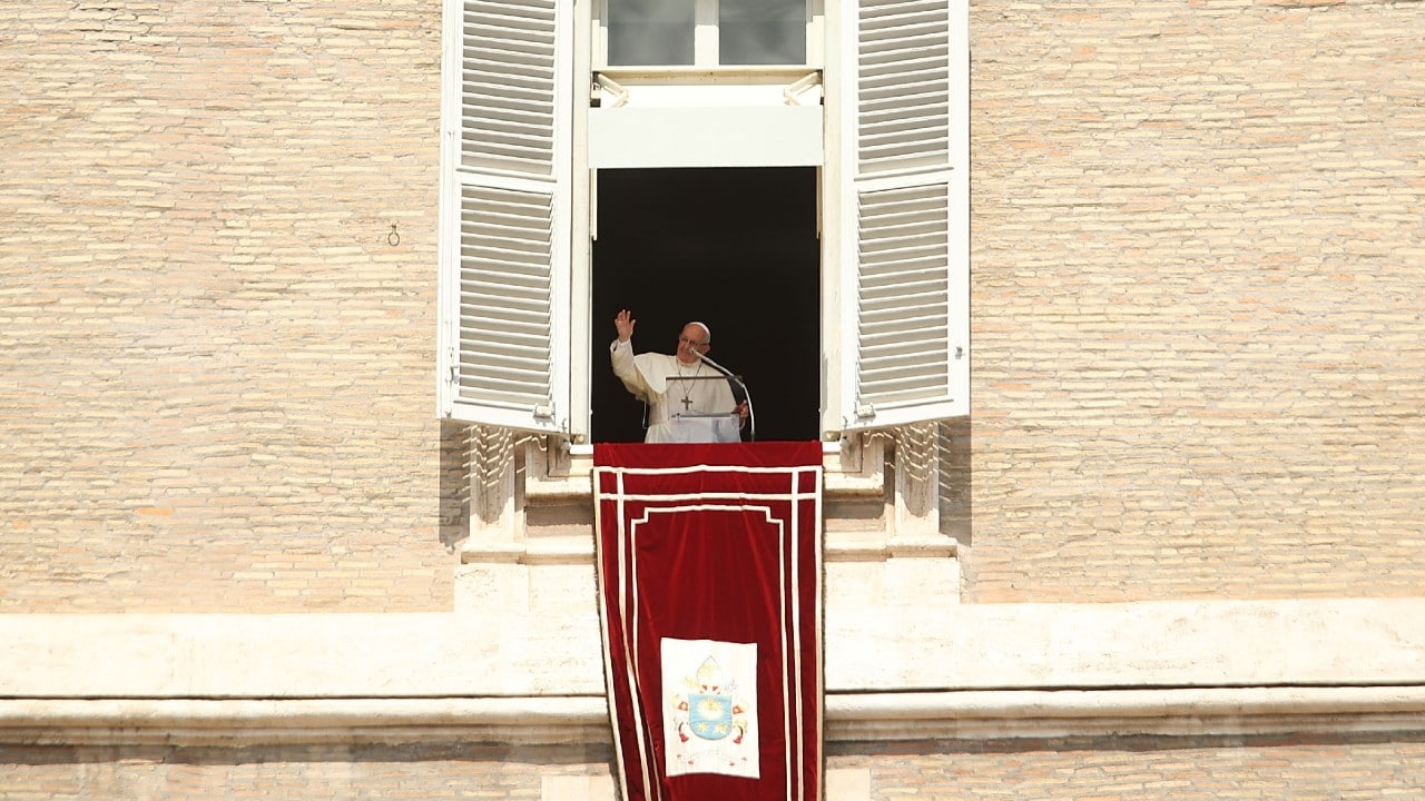 Papa Francisco, conmovido por mensajes de cariño tras ser operado