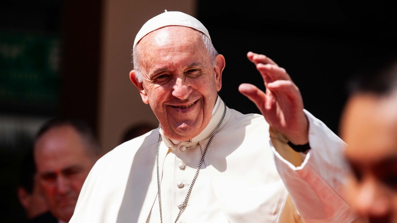 Papa Francisco es llevado a un hospital en Roma para una operación intestinal programada