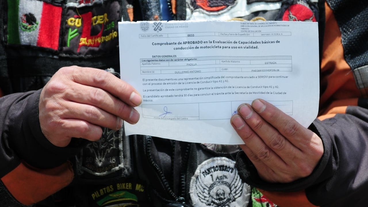 Para obtener licencia, motociclistas deberán acreditar examen teórico y práctico