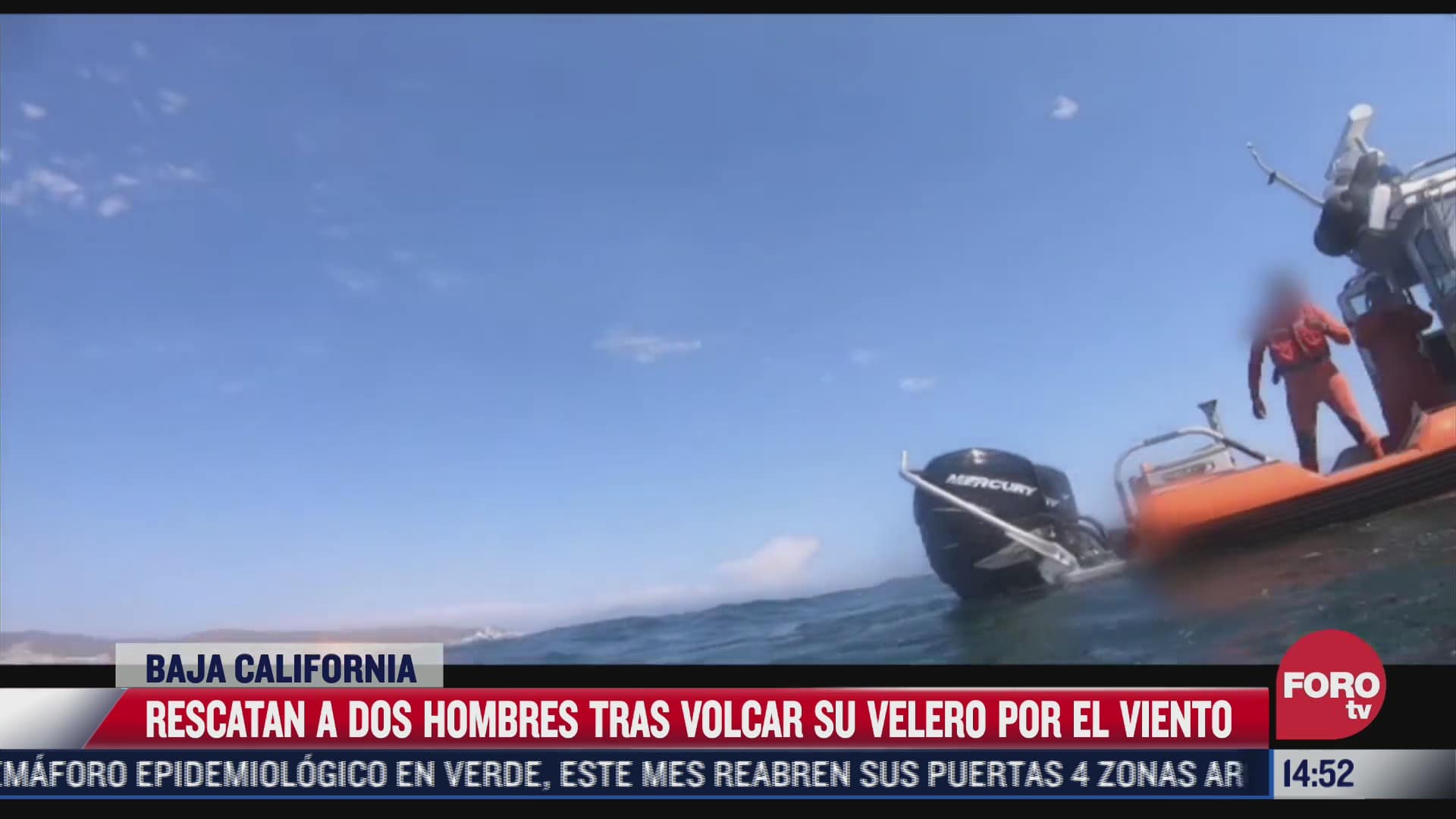 rescatan a dos hombres tras volcar su velero por el viento en baja california