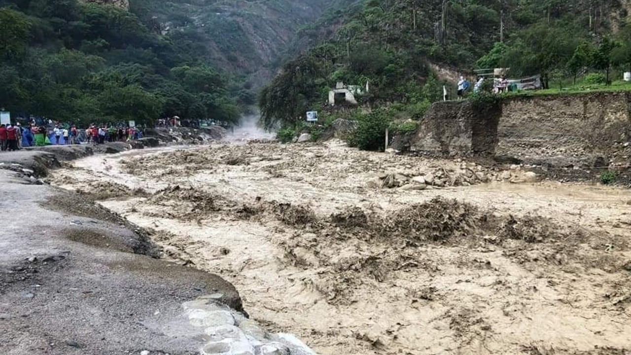 Río de Tolantongo, Hidalgo, desborda por fuertes lluvias