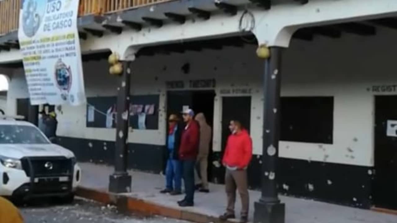 Hombres armados atacaron la jefatura de la Tenencia de Tarecuato, Michoacán