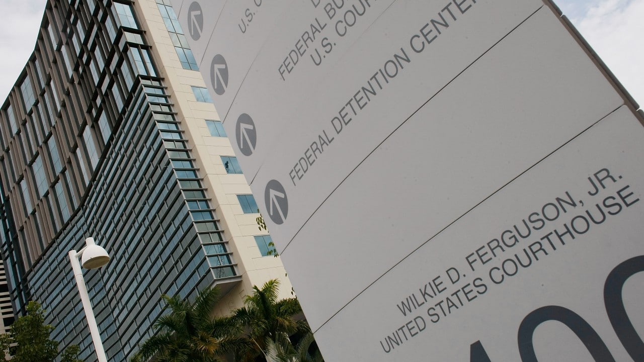 Tribunal de Miami cierra por reparaciones tras revisión de seguridad tras derrumbe de edifico