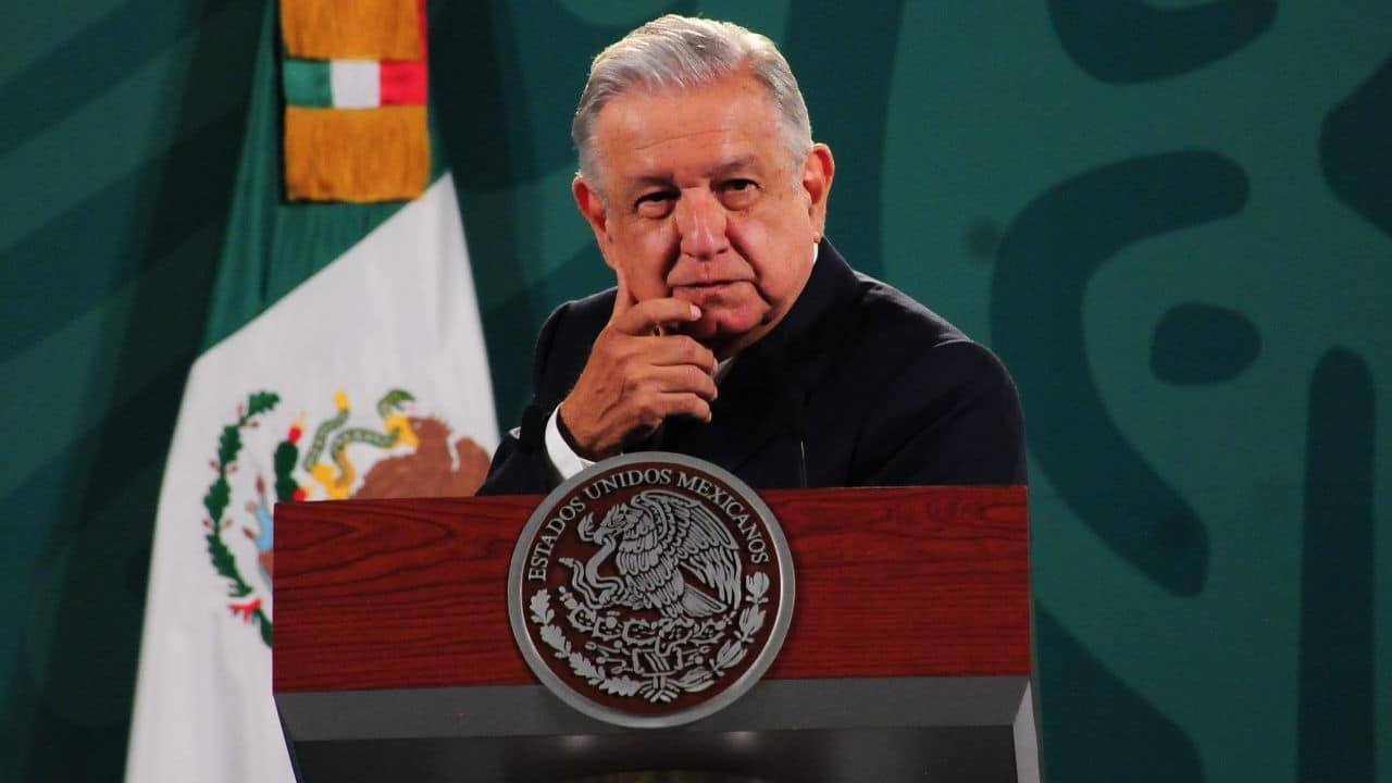 Andrés Manuel López Obrador, presidente de México, responde a la prensa durante la conferencia mañanera.