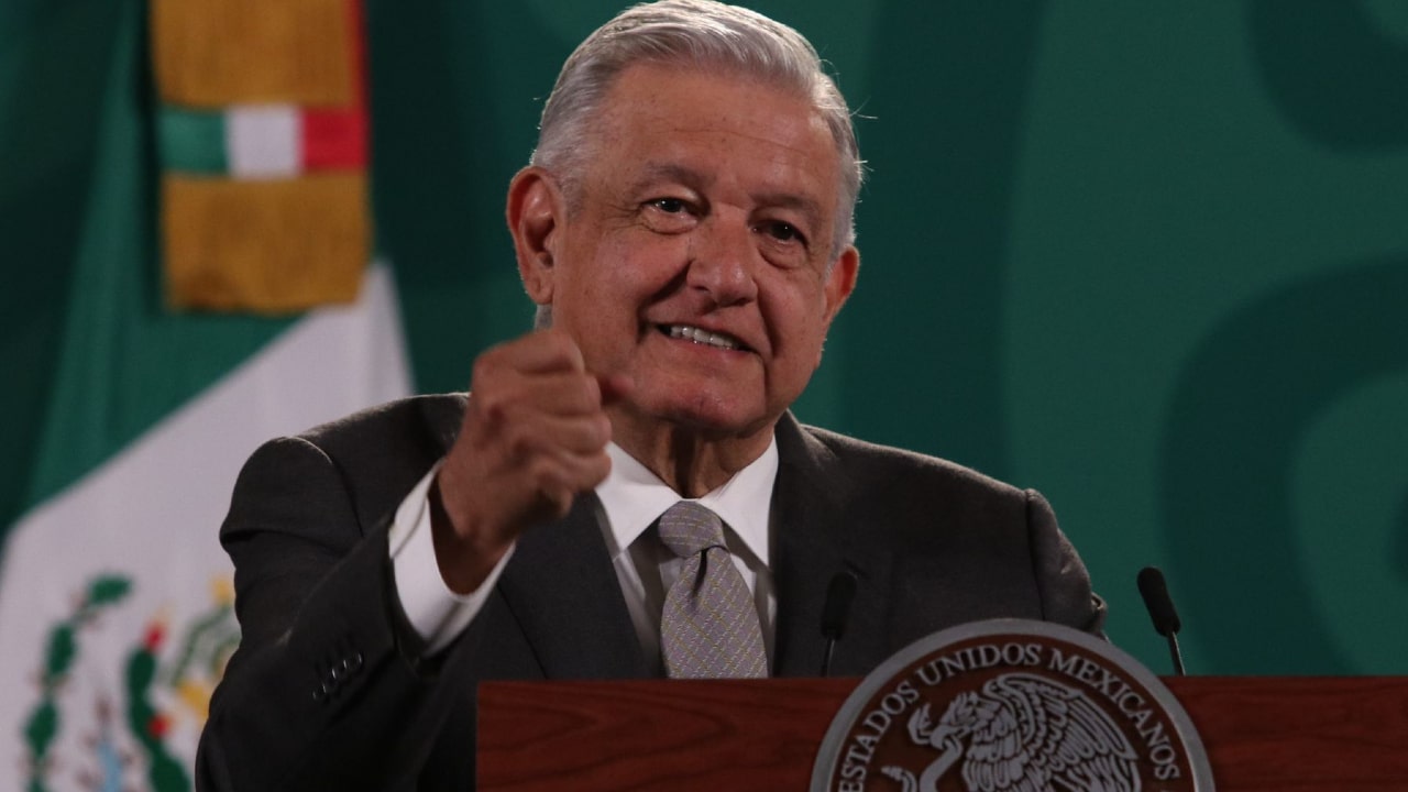 Andrés Manuel López Obrador, presidente de México, responde a la prensa durante la conferencia mañanera