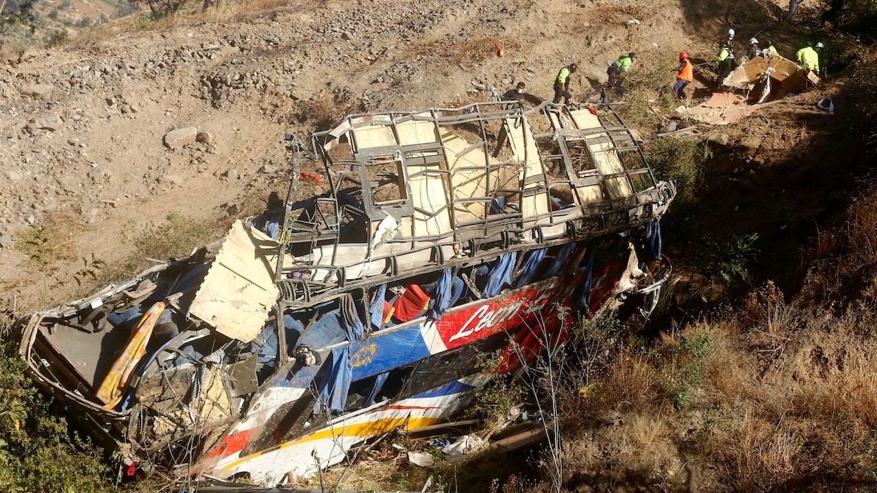 Autobús accidentado cuando se dirigía a Lima, Perú (EFE)