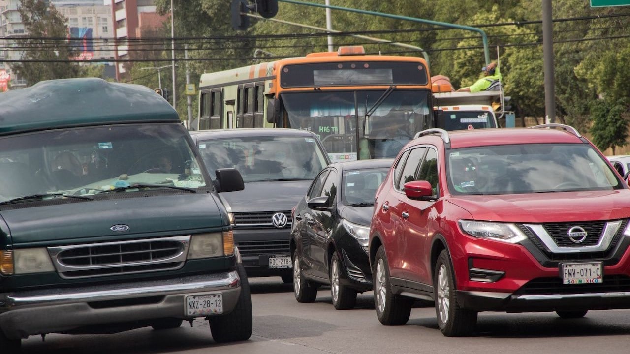 Automovilistas circulan en avenida Revolución, CDMX (Cuartoscuro)