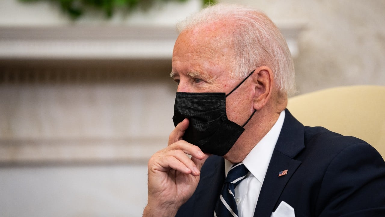 Joe Biden acusa a China de retener información sobre los orígenes del COVID-19