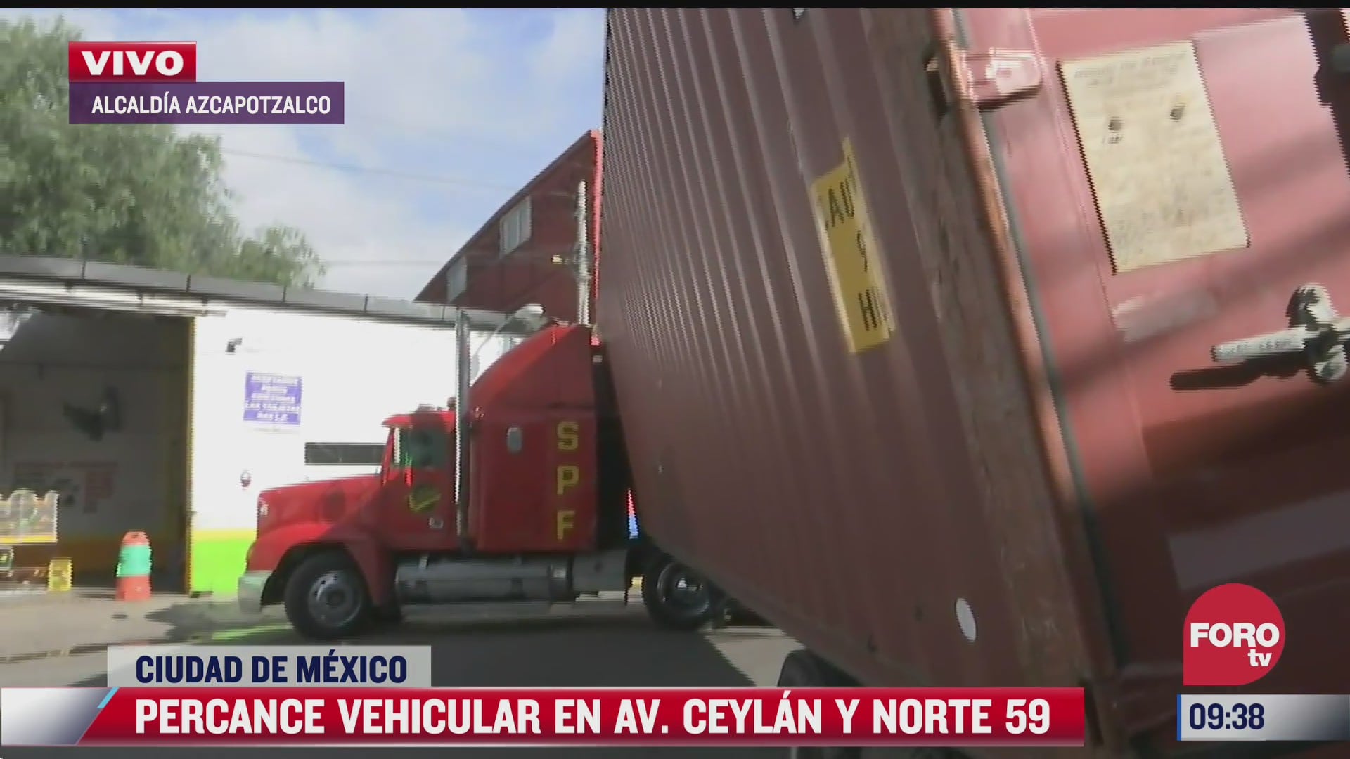 cierre de circulacion por percance con trailer en avenida ceylan cdmx