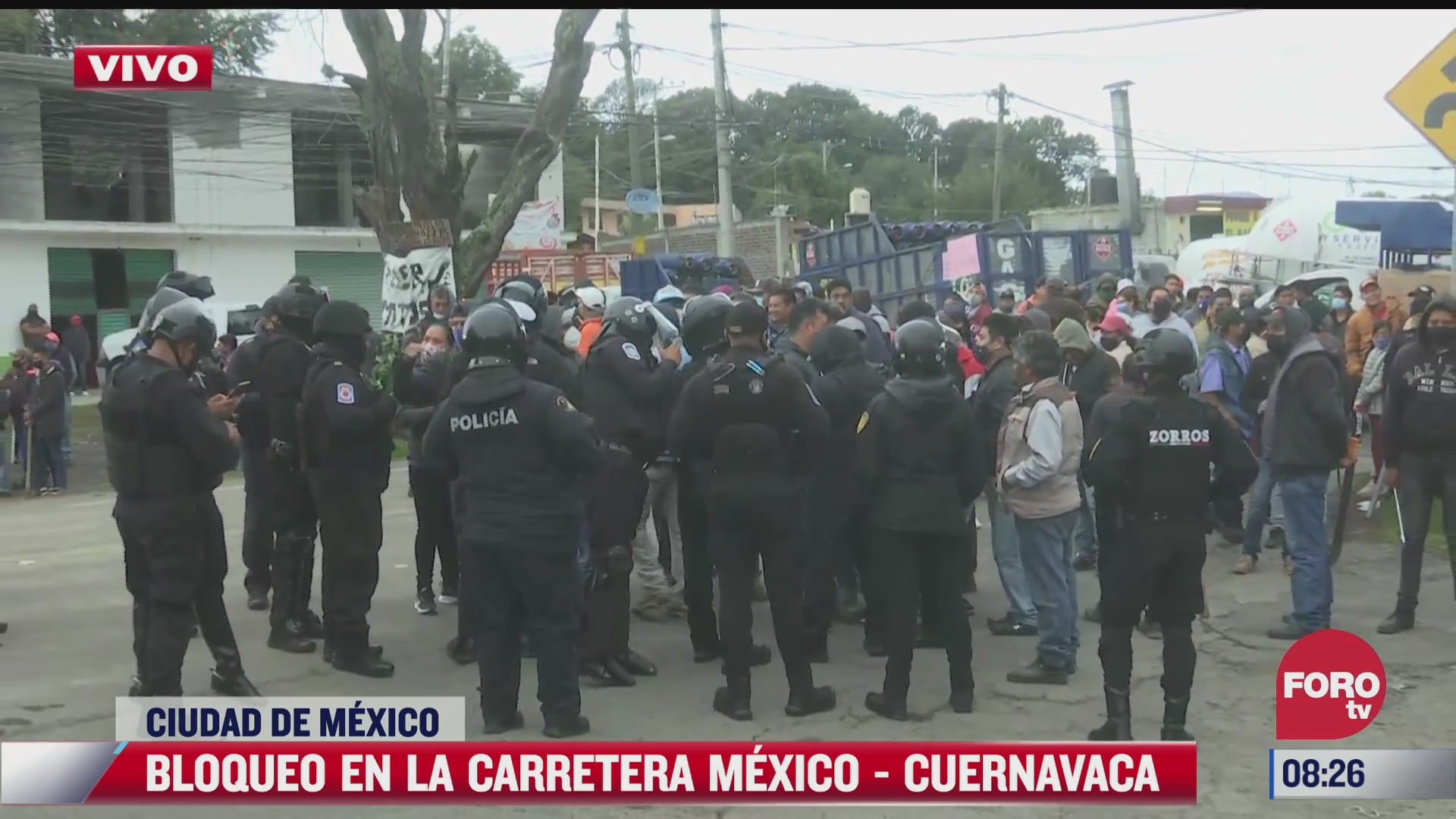 comuneros cierran con pipas y camiones de gas la carretera federal mexico cuernavaca
