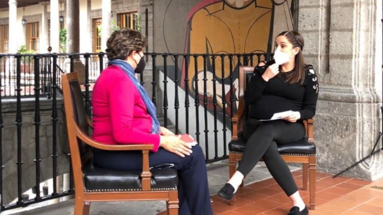 Delfina Gómez en entrevista con Danielle Dithurbide