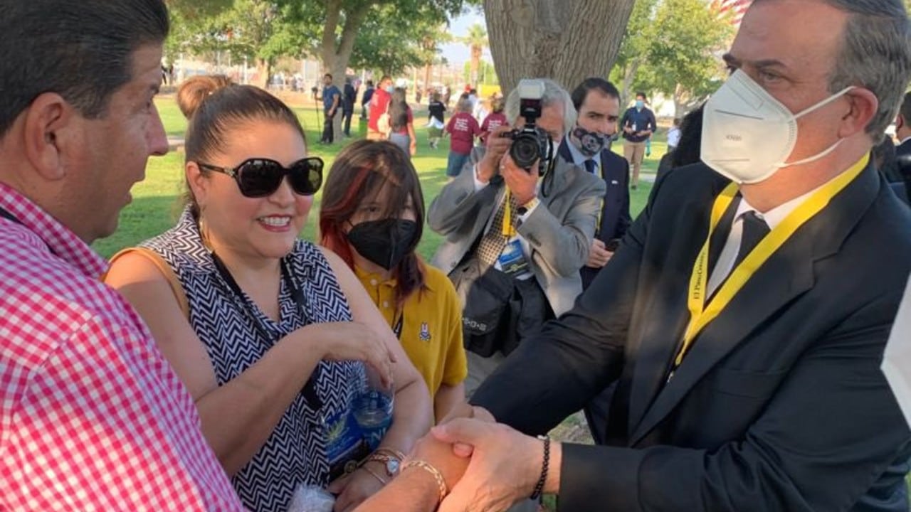 Ebrard se reúne con familiares de víctimas de la masacre de 2019 en El Paso, Texas
