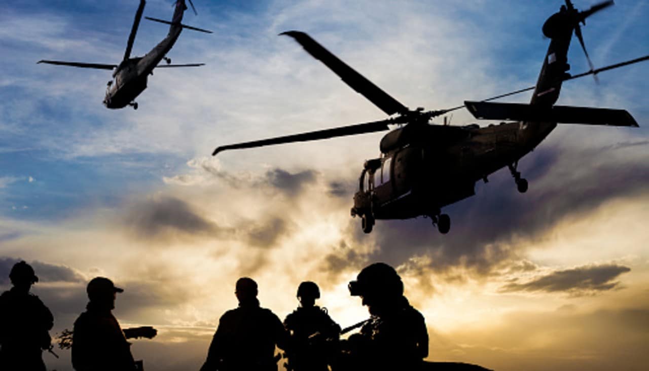 EEUU y Reino Unido enviarán soldados para evacuar personal en Afganistán