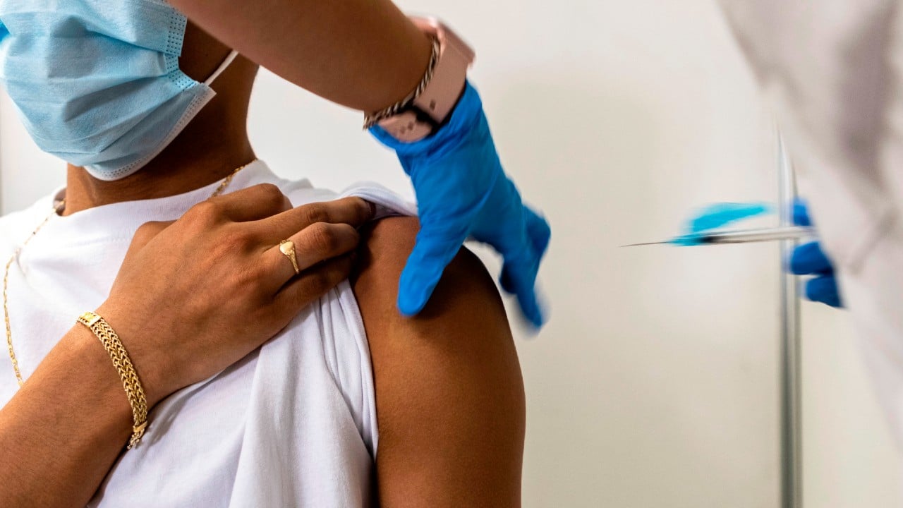Estados Unidos recomendará una dosis de refuerzo de vacuna contra COVID, según medios