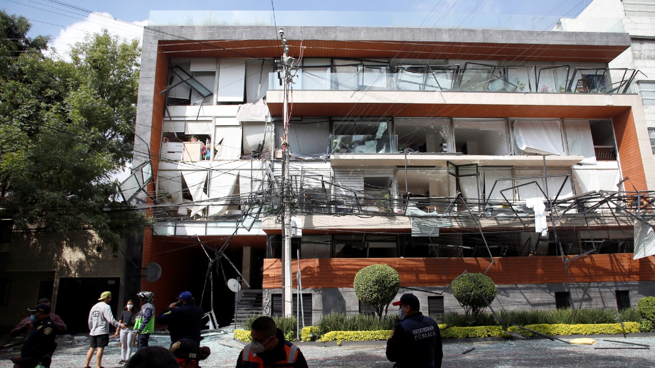 Explosión de gas deja 22 heridos y severos daños en edificio de avenida Coyoacán
