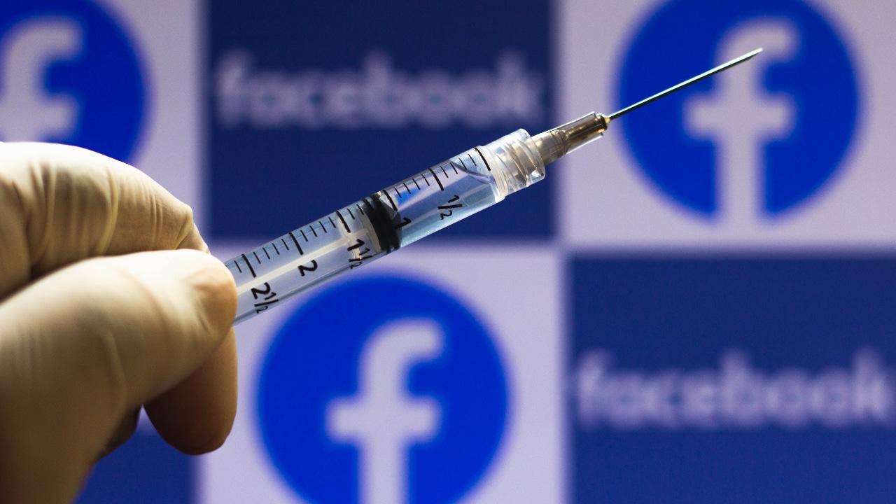 Facebook elimina cuentas que reclutaban influencers para desprestigiar vacunas COVID-19