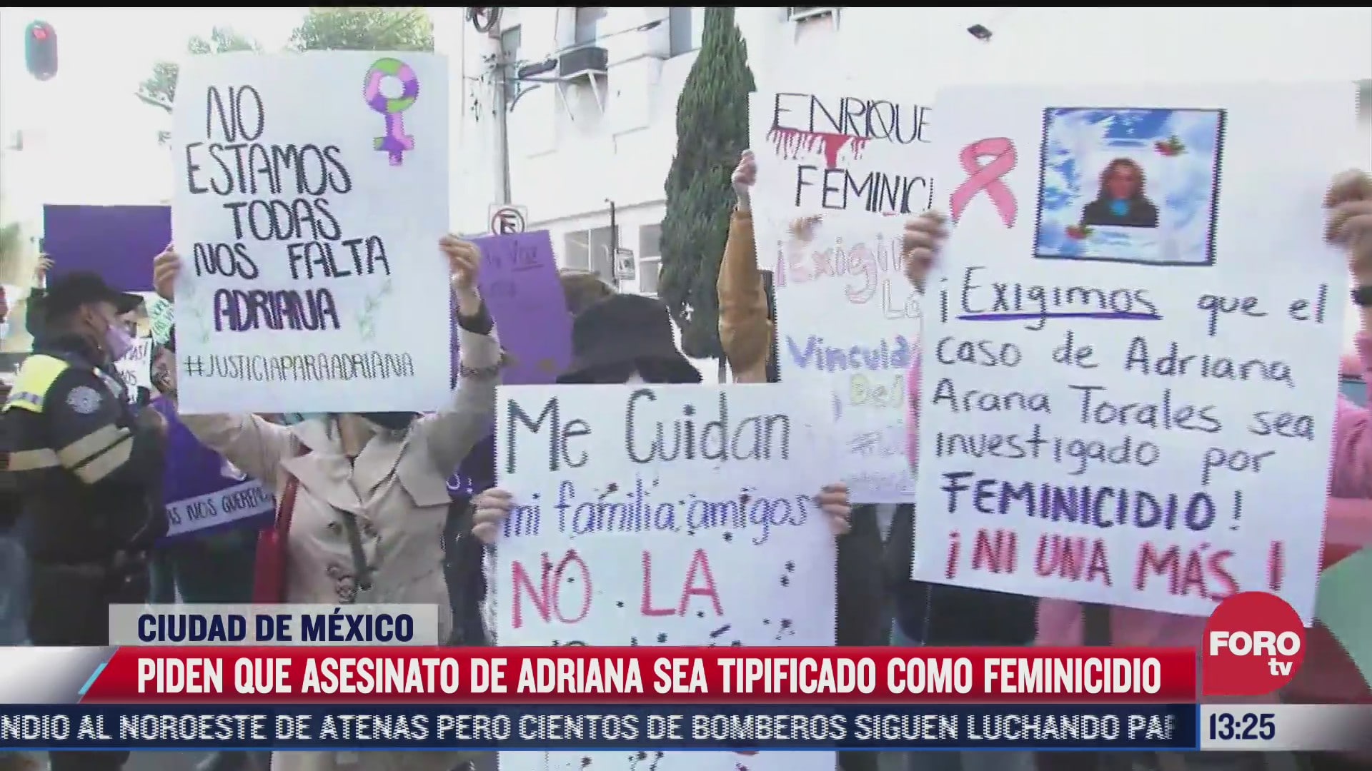 familiares de mujer asesinada protestan afuera de la fiscalia capitalina