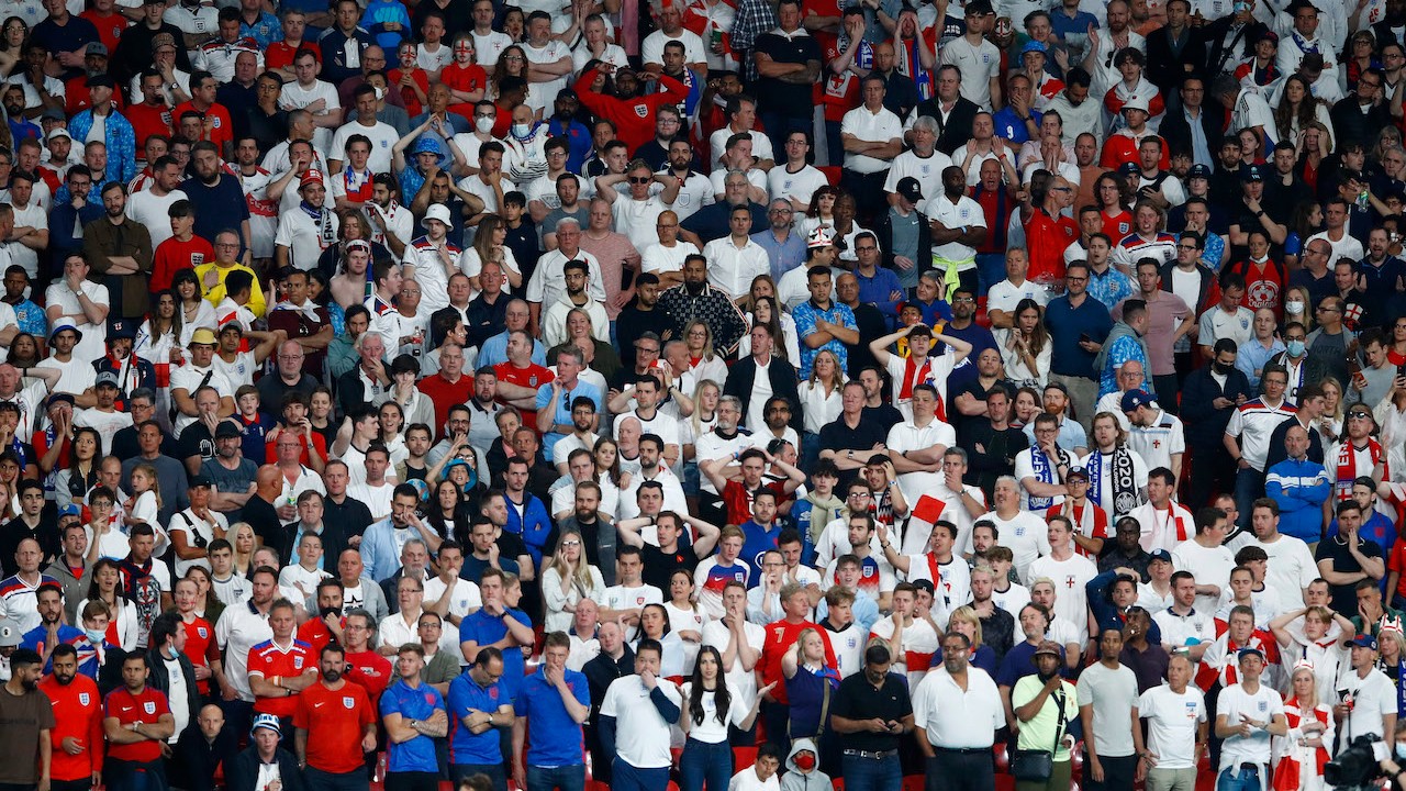 Aficionados de Inglaterra durante la final de la Euro 2020 en Wembley (Getty Images)