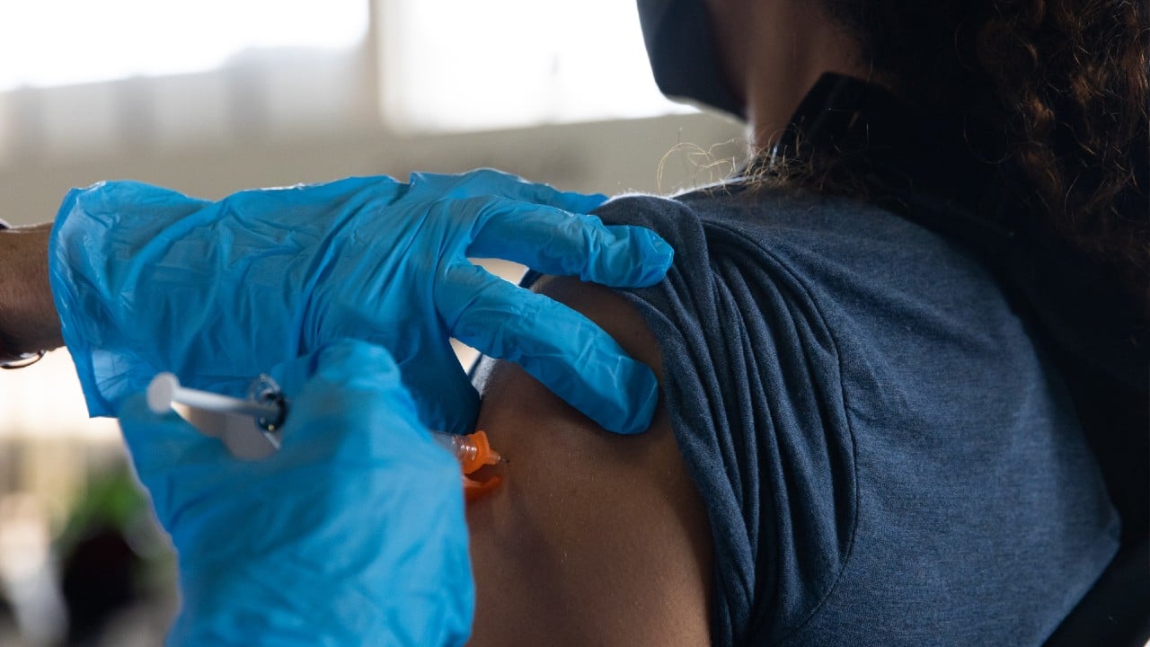 Pfizer comienza proceso de aprobación de tercera dosis de vacuna COVID-19 en EEUU