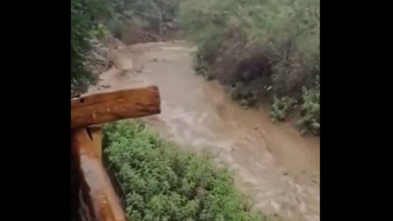 Fuertes lluvias en La Paz y Los Cabos, BCS, provocan deslaves y crecidas de arroyos