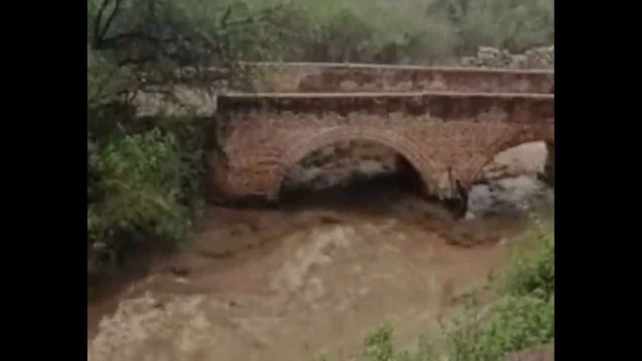 Fuertes lluvias en La Paz y Los Cabos, BCS, provocan deslaves y crecidas de arroyos
