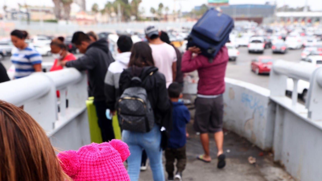 Estados Unidos dialoga con México por programa migratorio 'Permanecer en México'