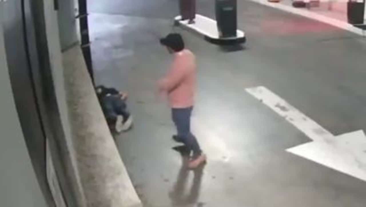 Golpean a hijo de exsecretario de SEDESOL en plaza comercial de Cuajimalpa; FGJCDMX investiga. (Foto: Captura de pantalla, video Twitter).