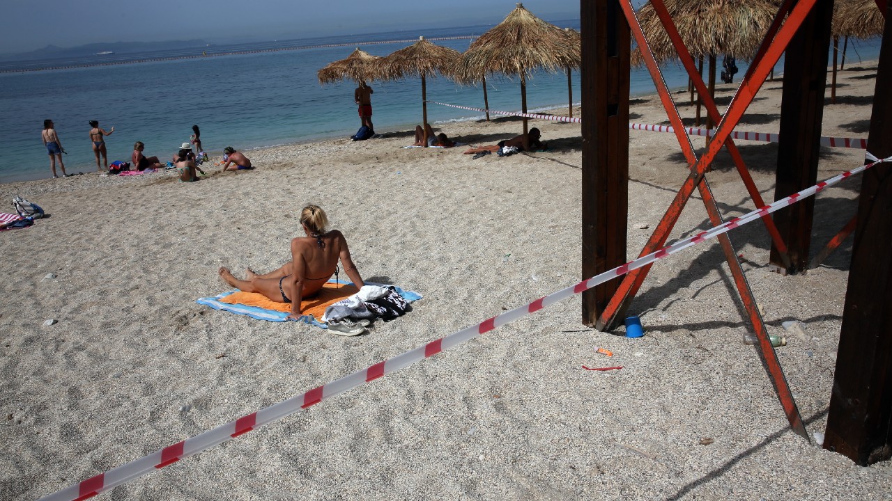 Grecia amplía el toque de queda en la isla de Creta por fuerte aumento de casos COVID