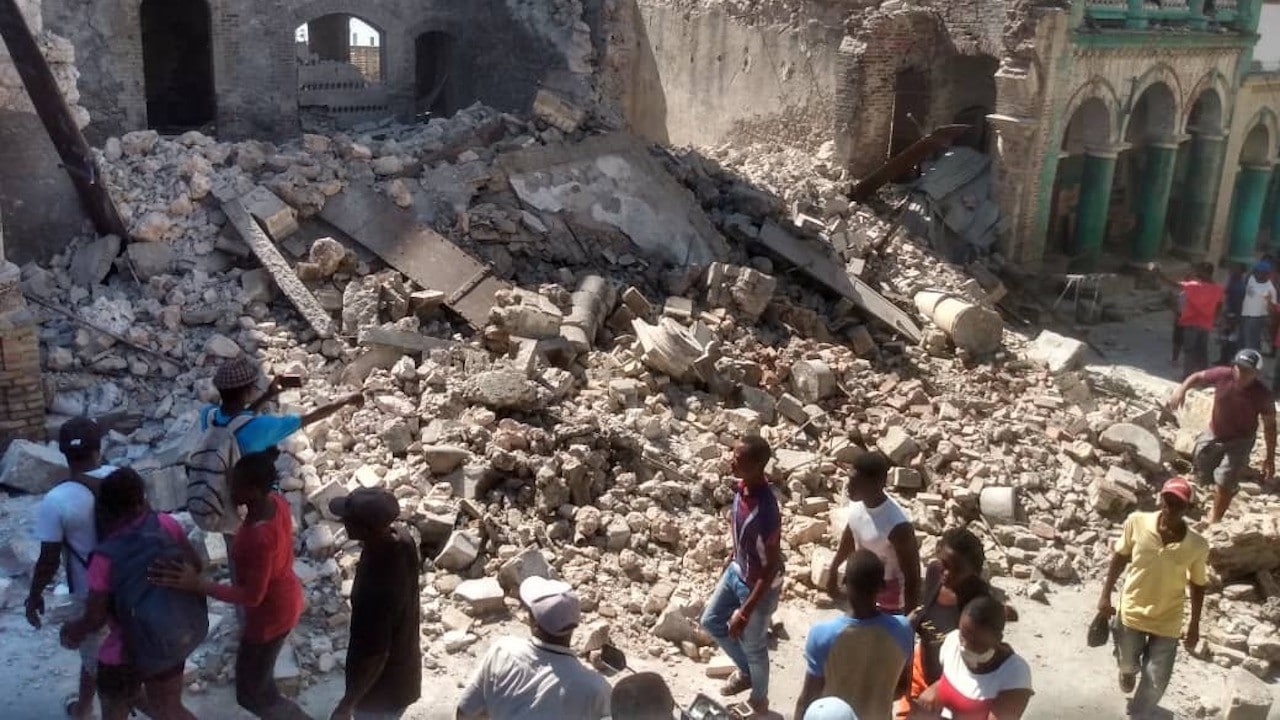 Destrozos y damnificados tras sismo en Haití (Getty Images)