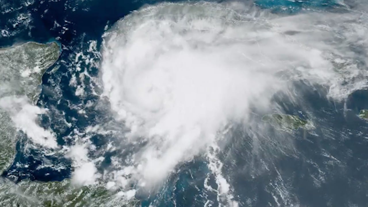El huracán Grace se acerca a costas mexicanas (Twitter: @NOAASatellites)