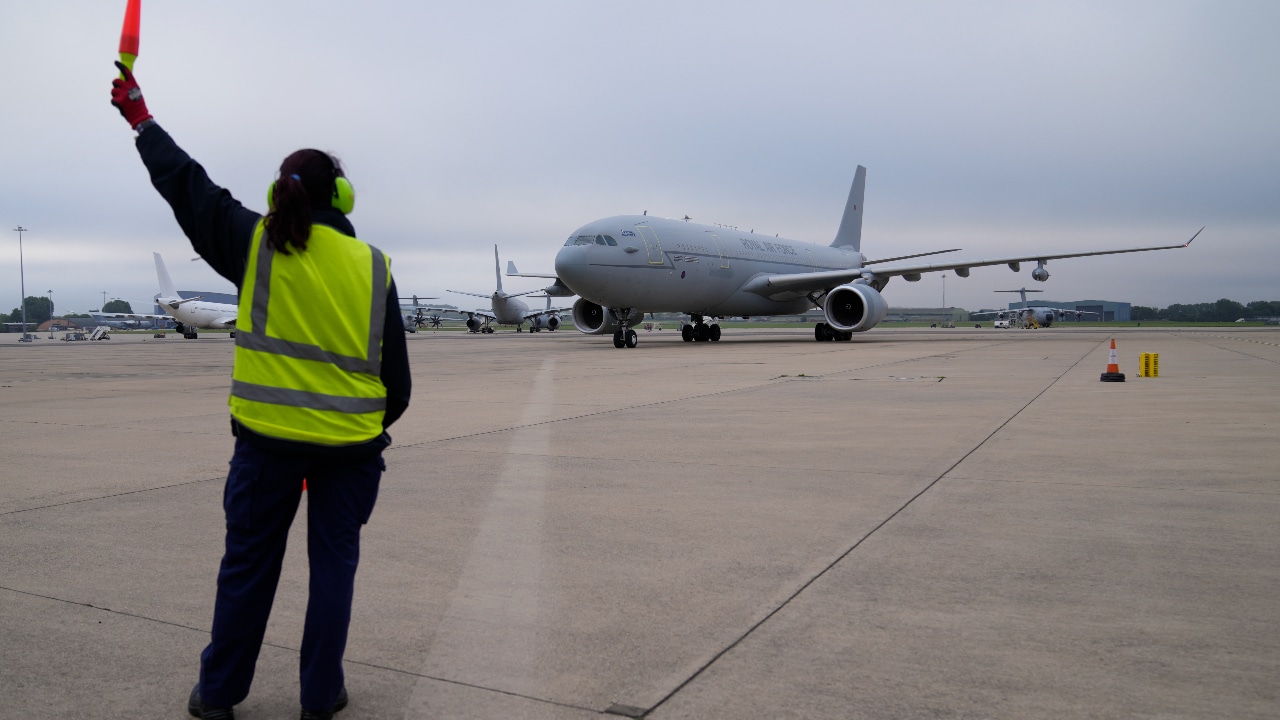 Último vuelo británico de evacuación de civiles partió de Kabul