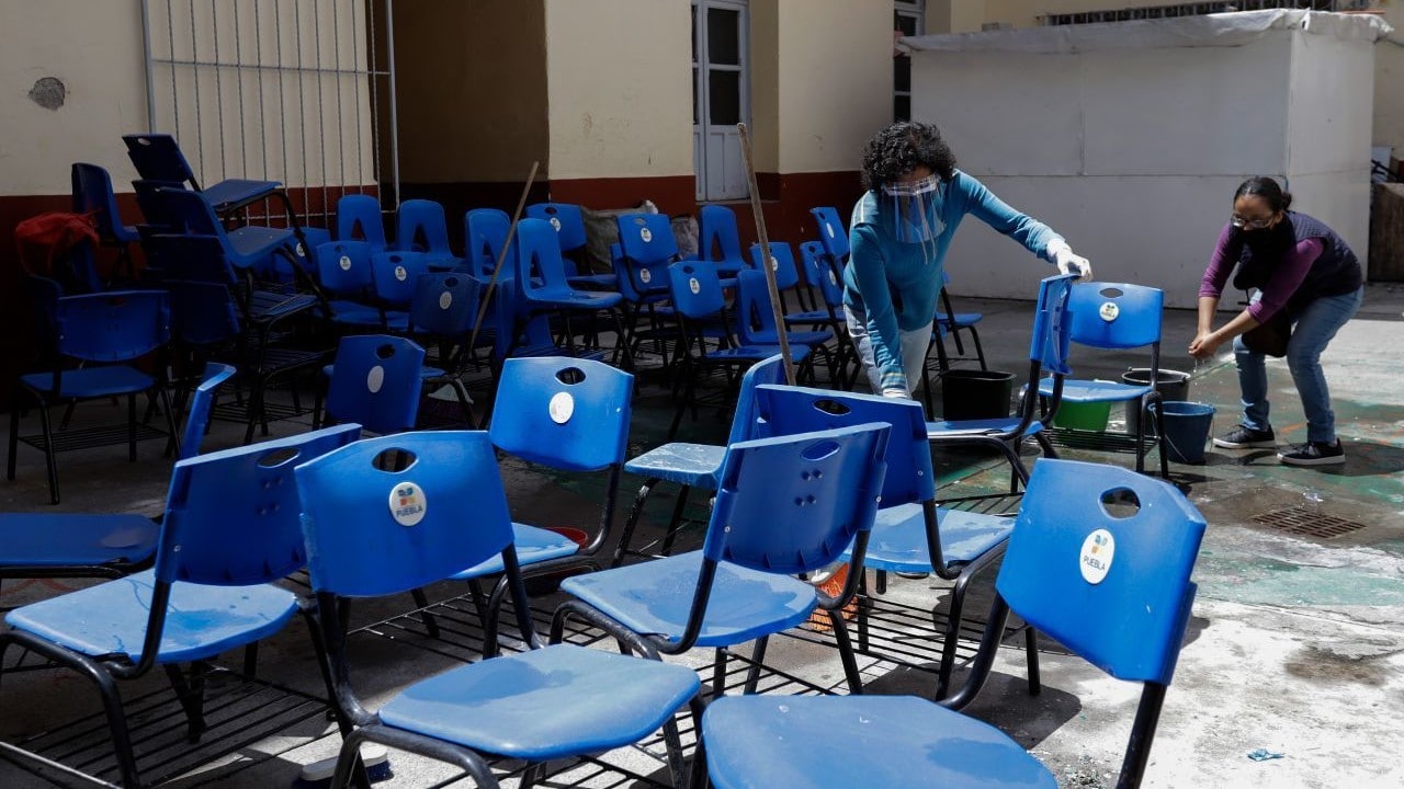 Limpian escuelas para el regreso a clases el 30 de agosto