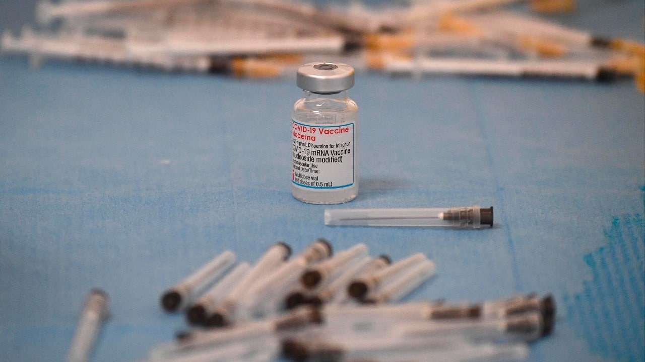 México recibe 1.75 millones de vacunas COVID-19 de Moderna donadas por EEUU