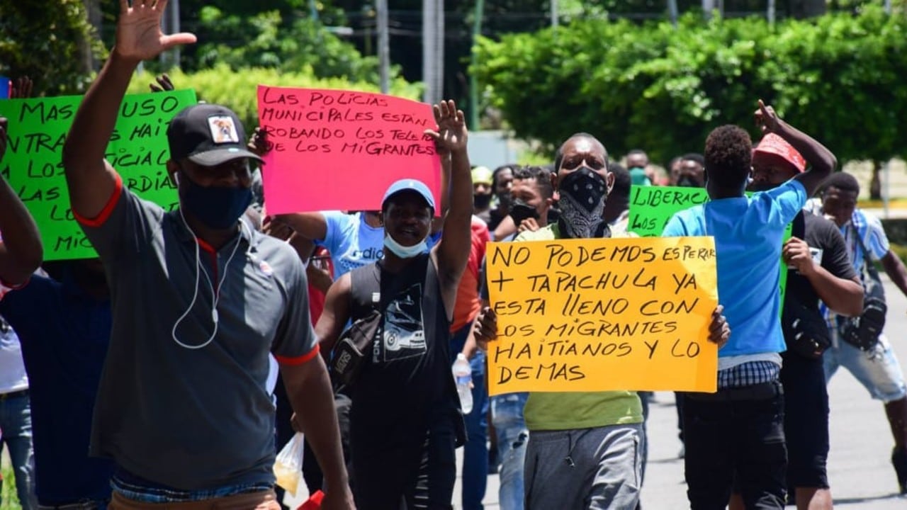Migrantes haitianos protestan en Chiapas; exponen motivos para no volver a su país