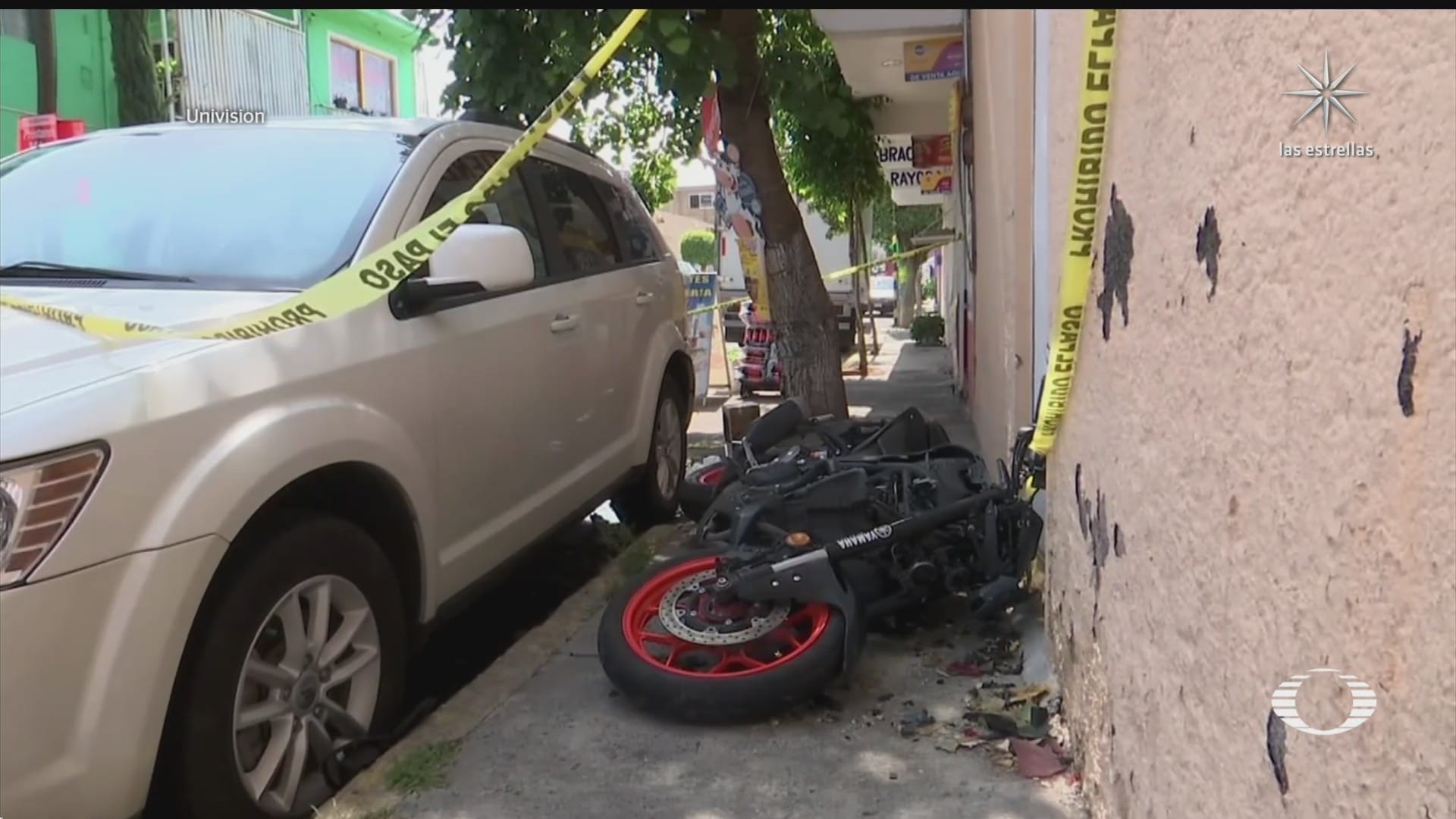 motociclistas se impactan contra automovil en iztapalapa mueren dos