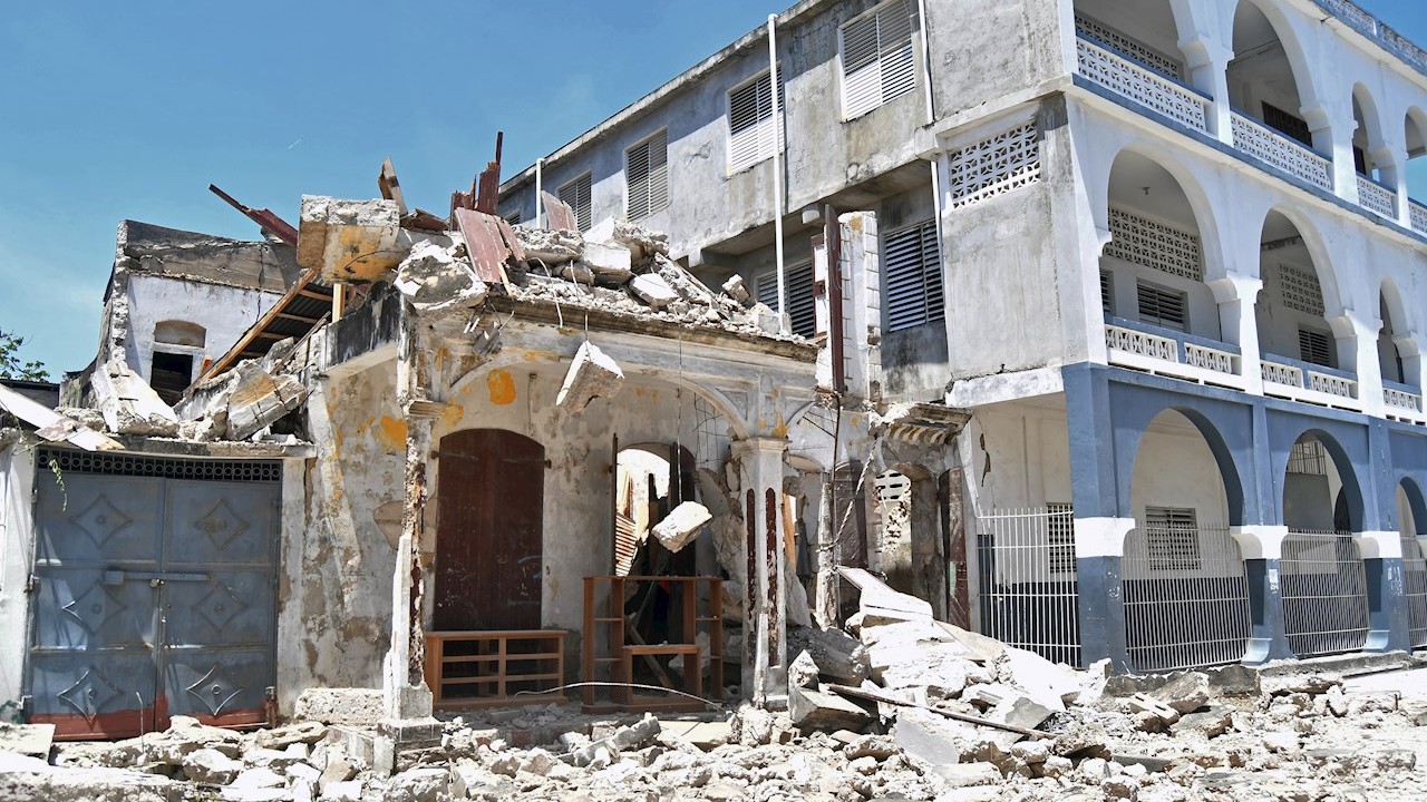 Papa Francisco pide ayuda y solidaridad internacional tras terremoto en Haití