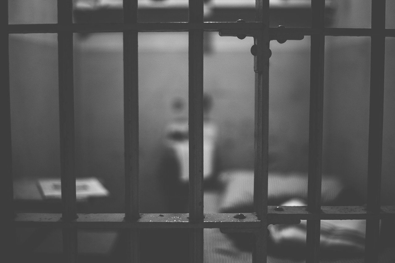 Prisionero mata al violador de su hermana, eran compañeros de celda