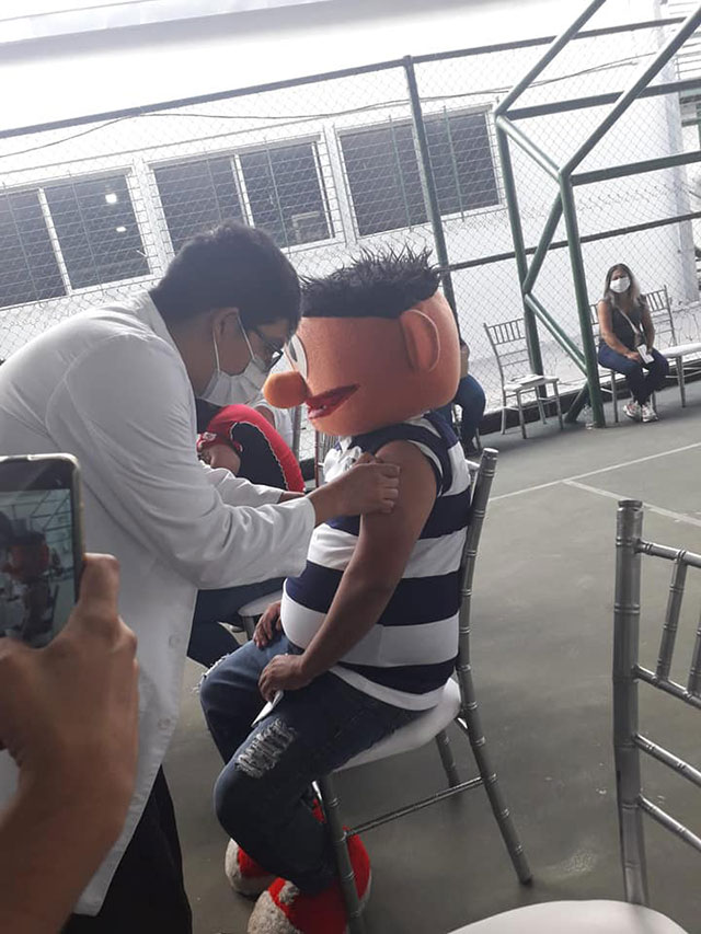 Hijo murio cancer se disfrazo Enrique Plaza Sesamo en vacuna