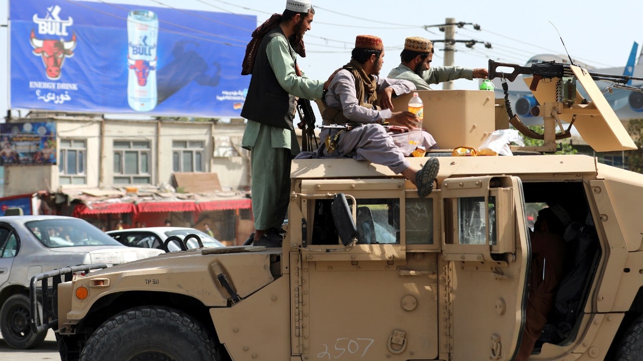 Talibanes anuncian 'amnistía general' para los funcionarios estatales de Afganistán