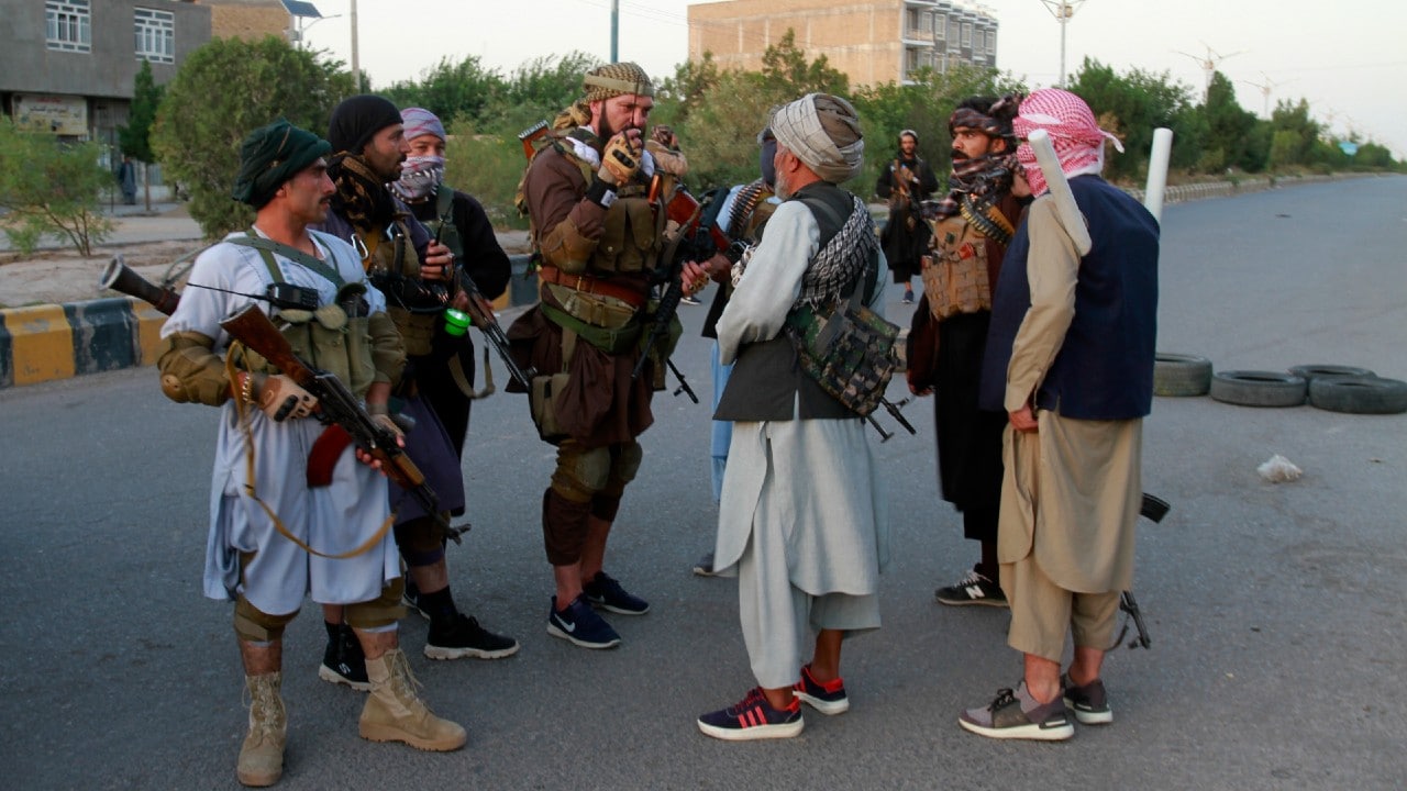 Talibanes conquistan Herat la tercera ciudad más importante de Afganistán
