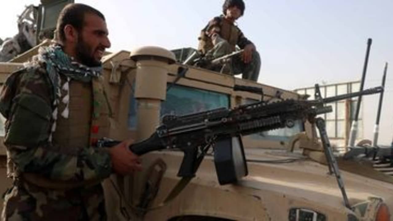 Talibanes llegan a las afueras de Kabul; aseguran no entrarán por la fuerza y buscan diálogo