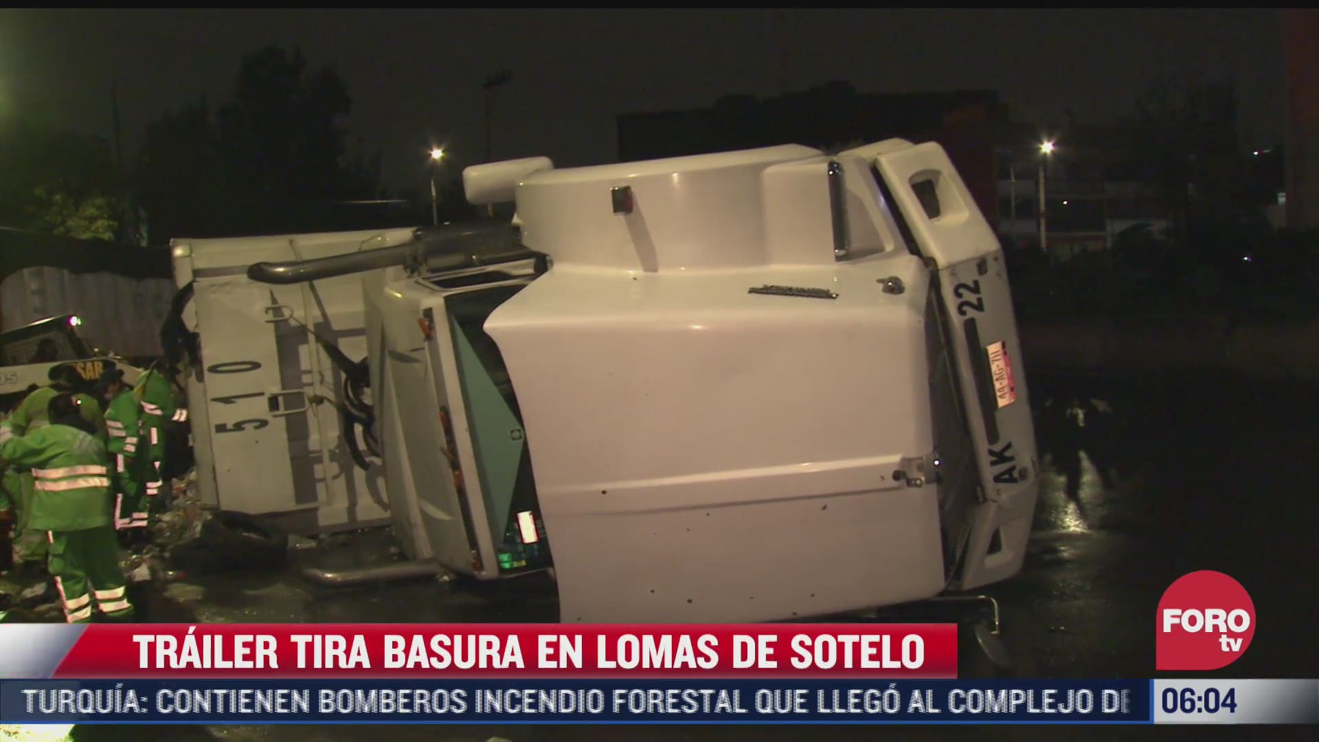 trailer tira 35 toneladas de basura tras volcar en lomas de sotelo cdmx