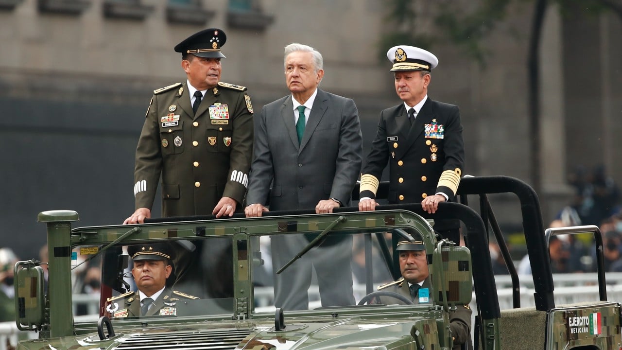 Andrés Manuel López Obrador preside desfile militar del 16 de septiembre