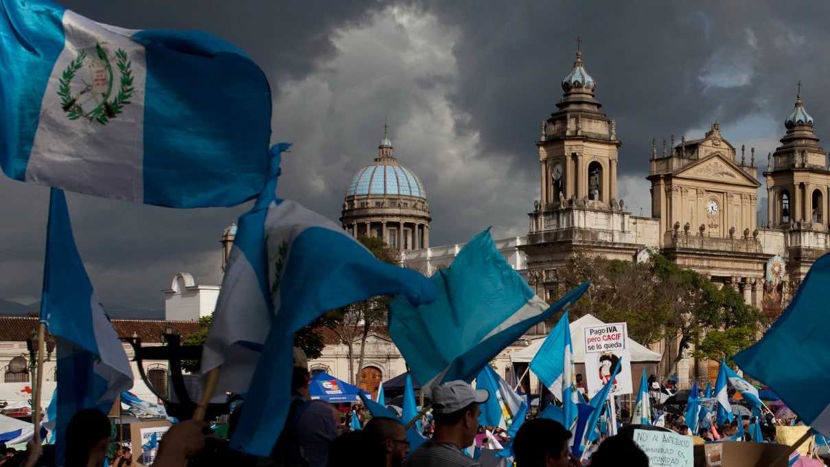 Guatemala elimina penas de cárcel por corrupción para funcionarios
