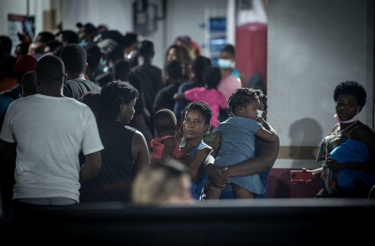 Autoridades detienen a 71 migrantes en Veracruz
