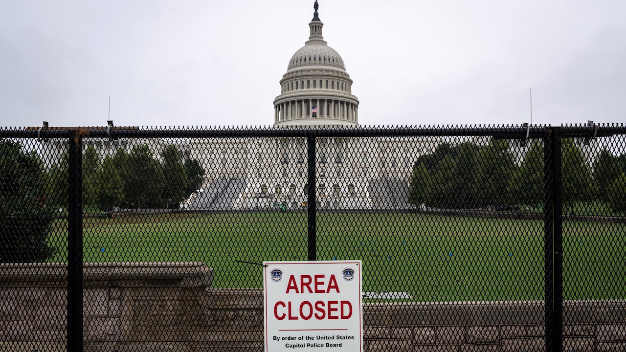 Valla de seguridad que rodea el Capitolio de Estados Unidos (Getty Images)