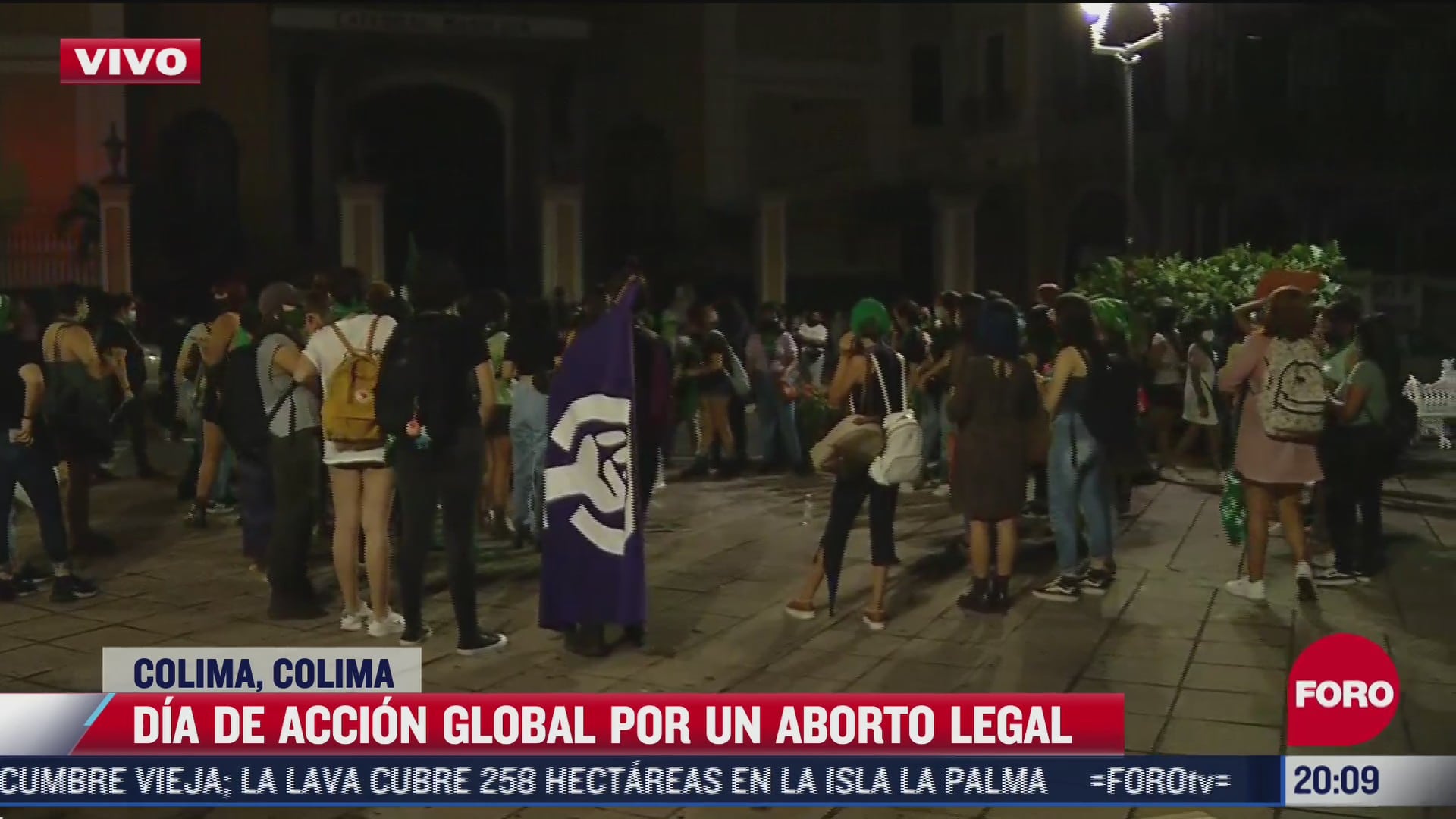 contingente de 250 mujeres marchan en favor del aborto legal en colima