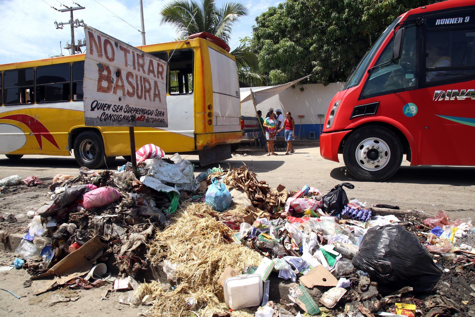 Declaran alerta sanitaria en Acapulco por toneladas de basura en las calles
