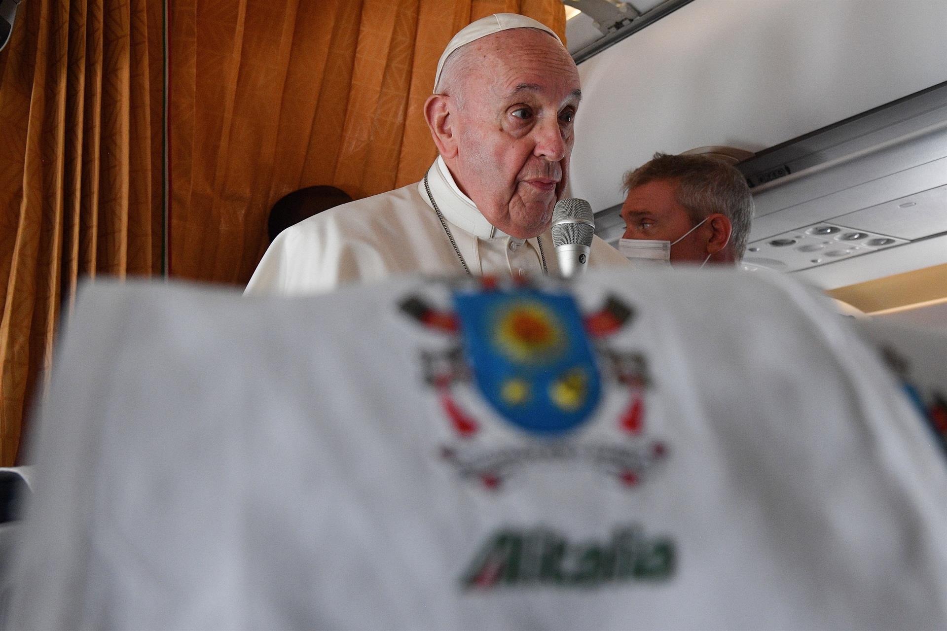 El papa pide a la Iglesia reconocer errores y pedir perdón por los abusos