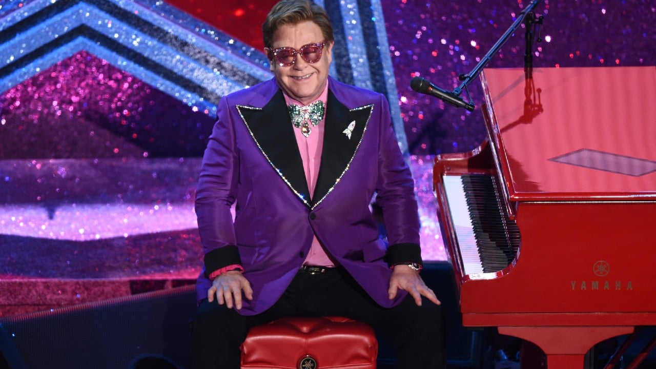 Elton John aplaza conciertos en Europa por lesión de cadera